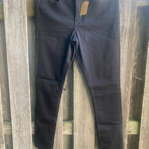 Levi's women 311  Black Skinny Jeans Smooth Texture